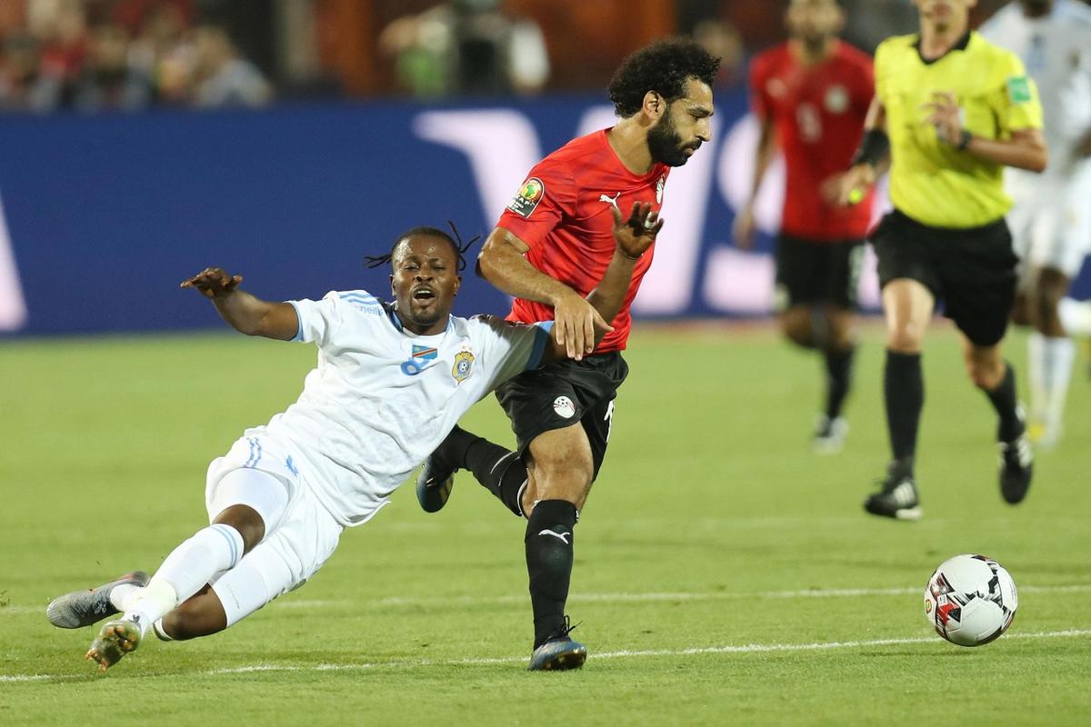 前利物浦后卫马蒂普退役后首亮相，现身沙尔克04广告