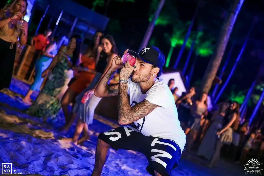 29分大败想起他了？湖人球迷群体高呼勒布朗！美网友让东里给老詹道歉