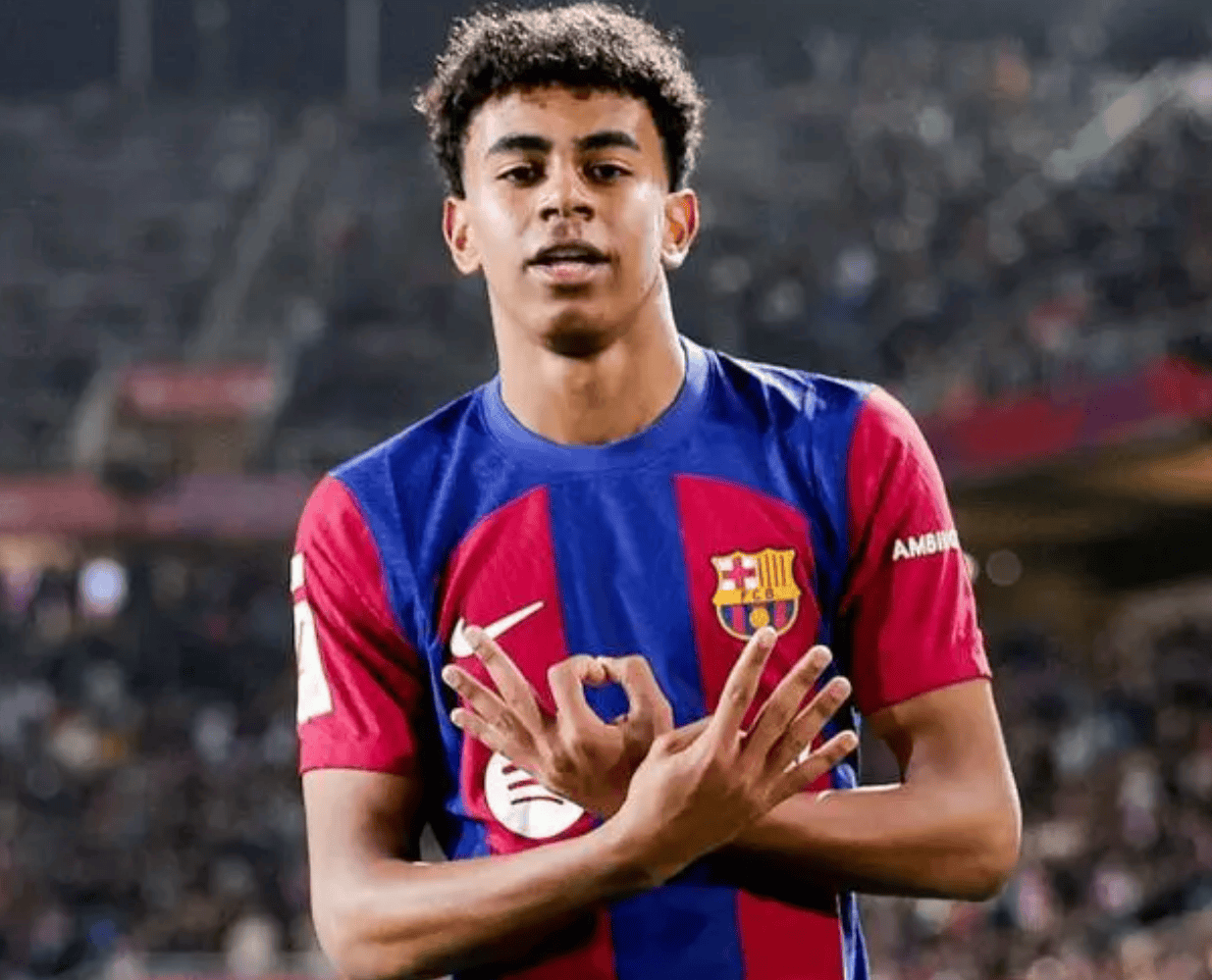 篮球勇士球员三分纪录被打破，全场致敬