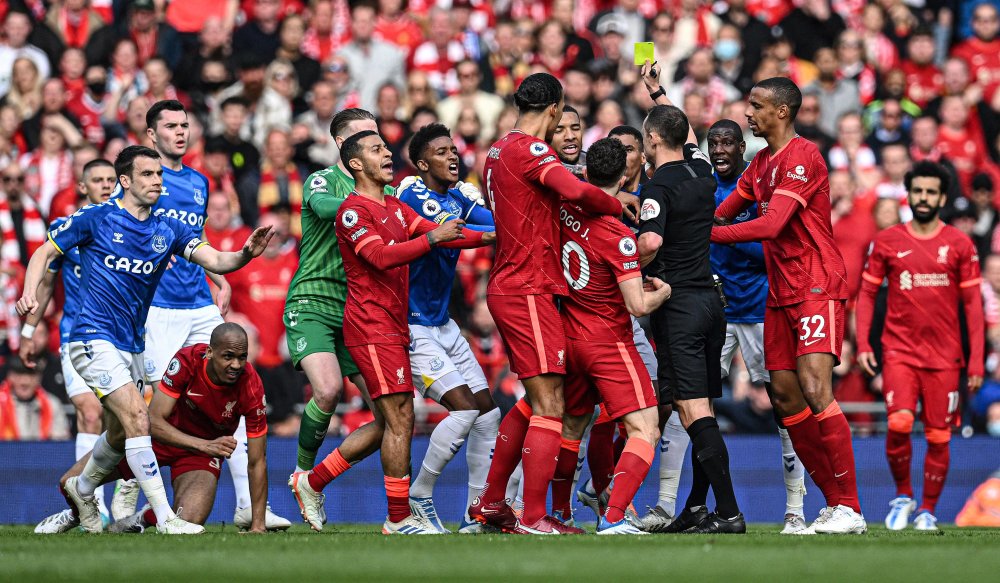 金州勇士在主场134-117击败犹他爵士，终结三连败，展现强大韧性与高效进攻。